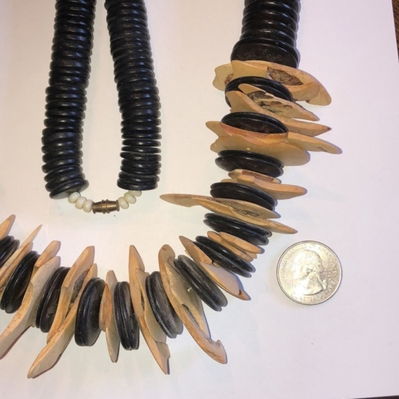 Vintage Wood Beaded Boho Tribal Black & Tan Necklace - Picture 6 of 7